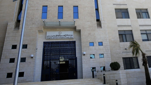 إحالة موظف في وزارة الزراعة للقضاء بعد ضبطه متلبسًا بتقاضي رشوة