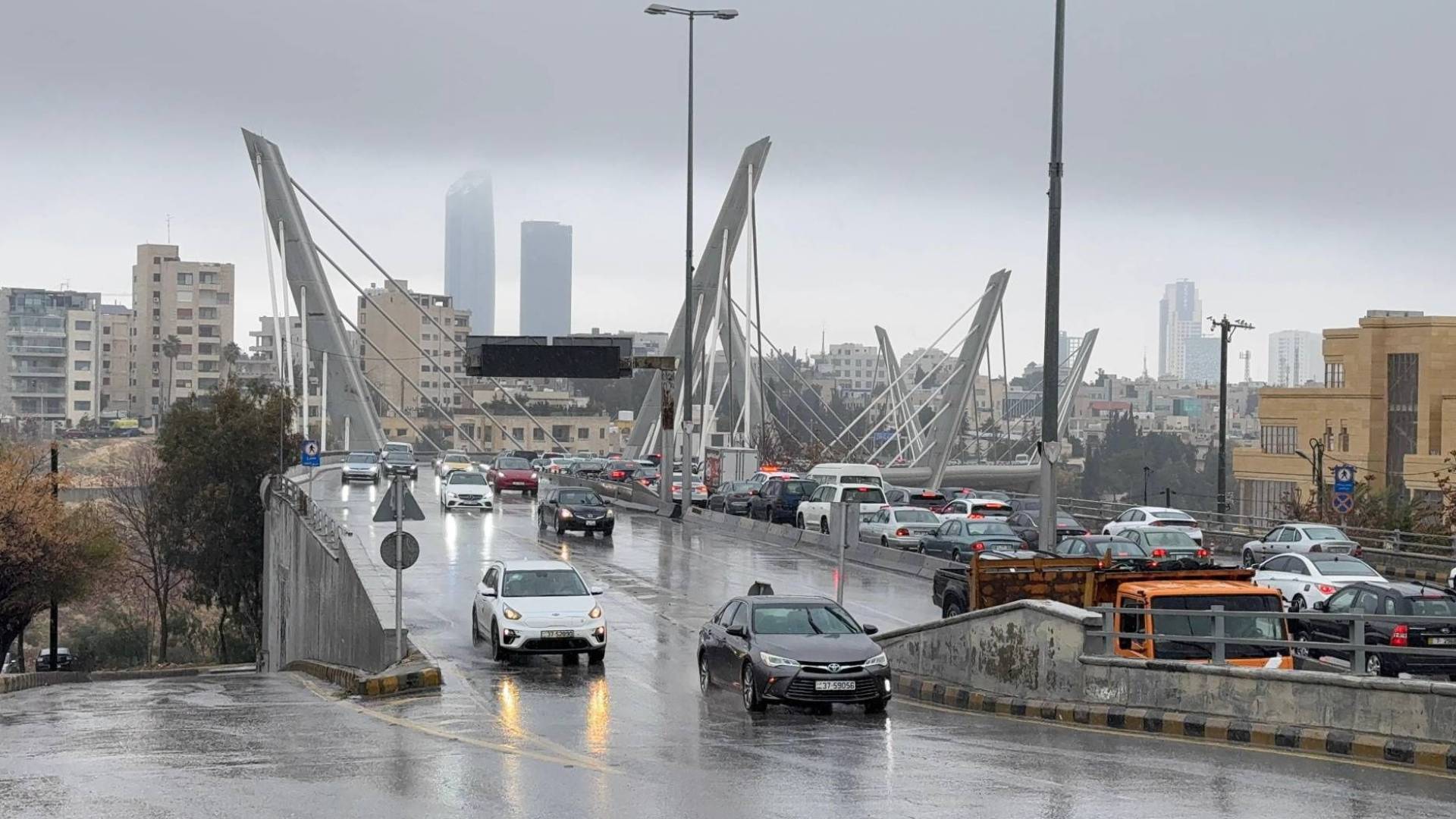 طقس الأردن: ارتفاع تدريجي وفرص أمطار ورعد مساء الجمعة