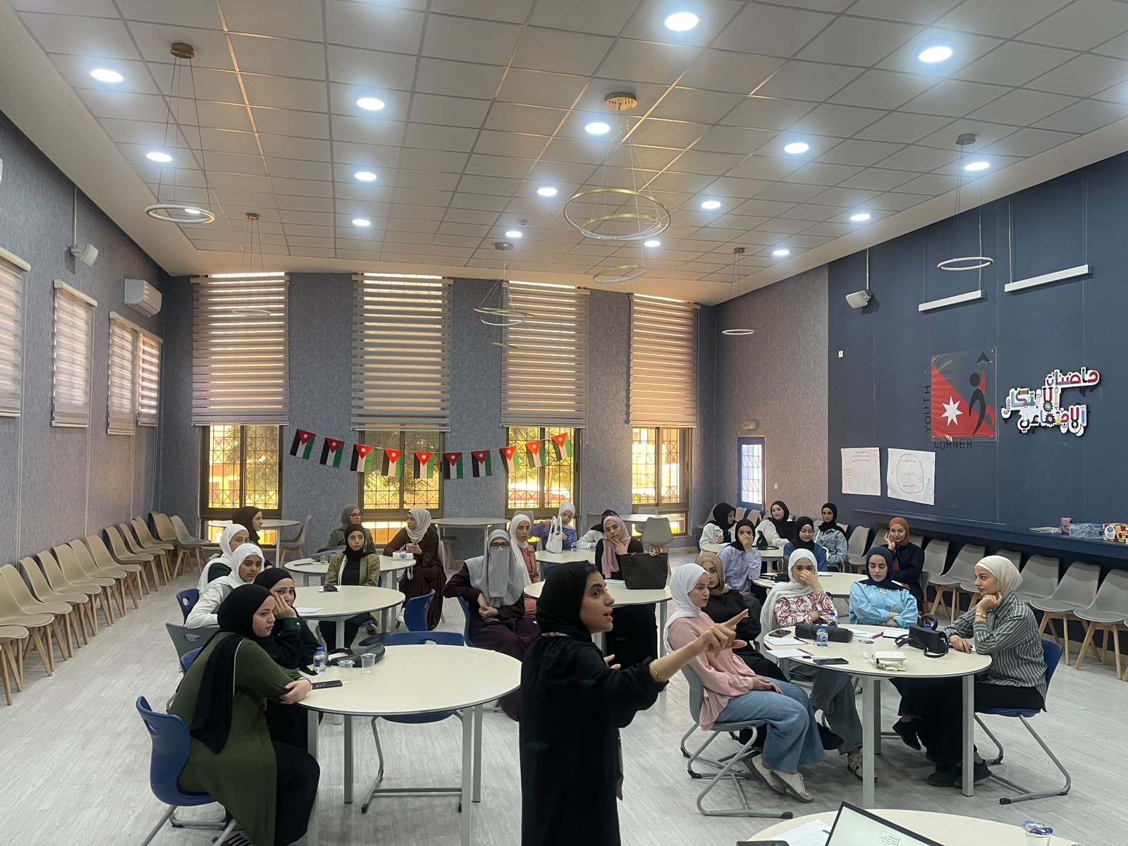 ورشة تدريبية حول بناء المبادرات في مركز شابات القويسمة 
