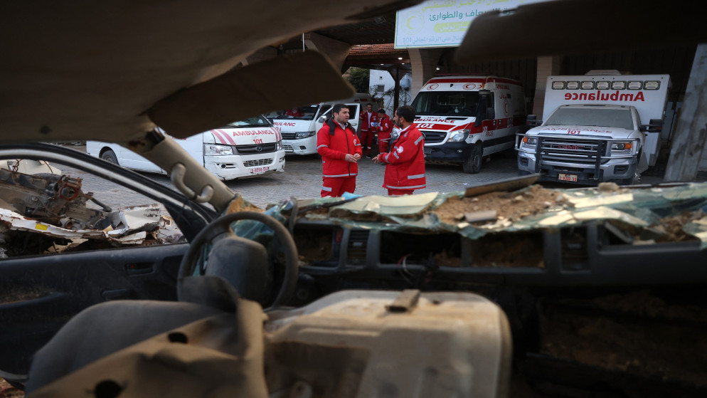 غزة: إنقاذ آلاف الكتب من مكتبة الجامع العمري بعد القصف