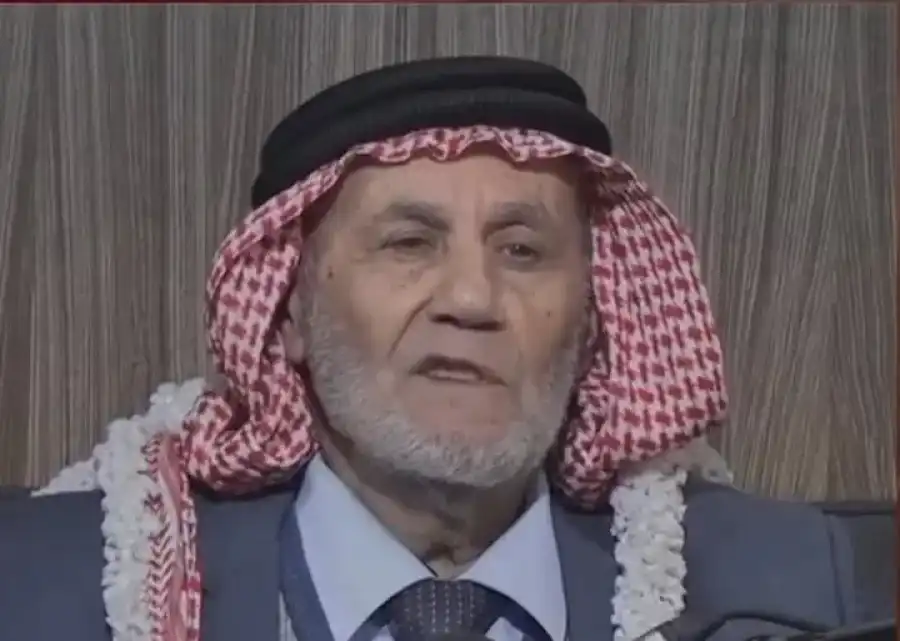 بعد 6 عقود من الغياب ..  ثمانيني يعود لمقاعد الدراسة لتحقيق حلمه