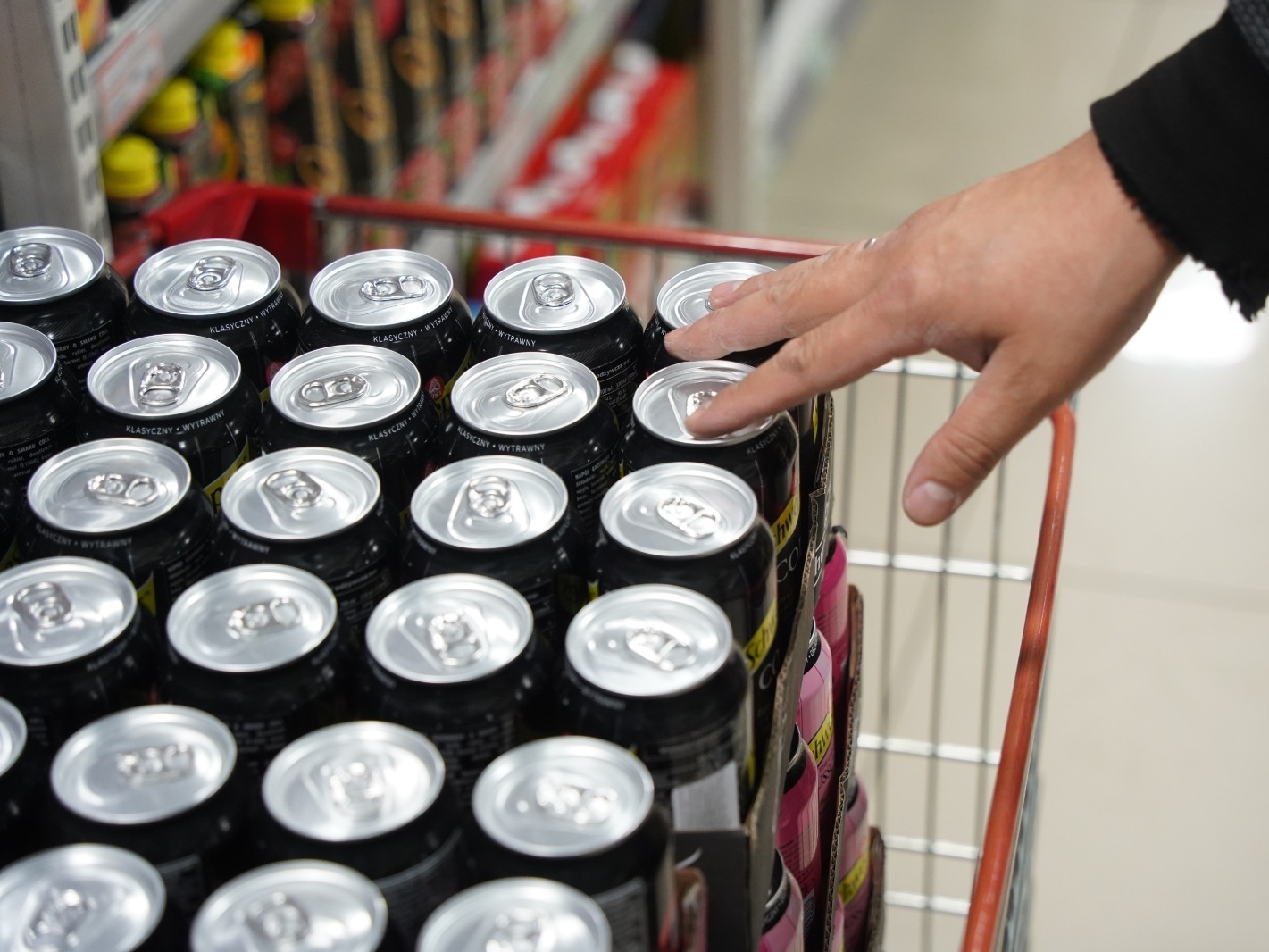  حظر بيع مشروبات الطاقة لمن هم دون 18 عاما