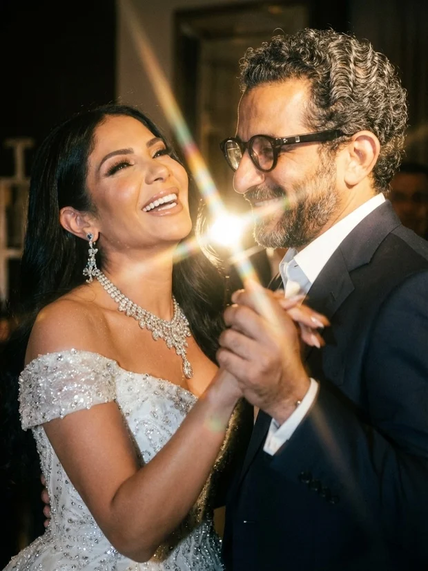 منى زكي تحقق حلمها بجلسة تصوير زفاف جديدة مع أحمد حلمي