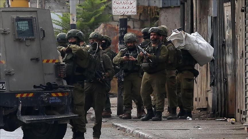استشهاد ضابط فلسطيني وإصابة 15 بقصف إسرائيلي