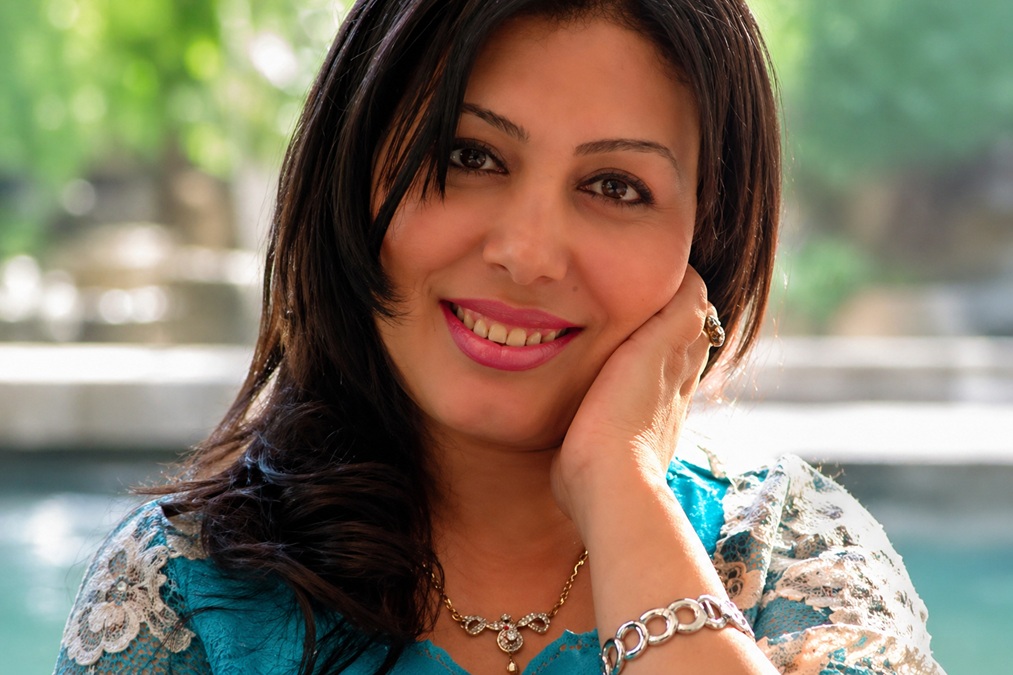 منصورة عز الدين: مصادقة الرعب