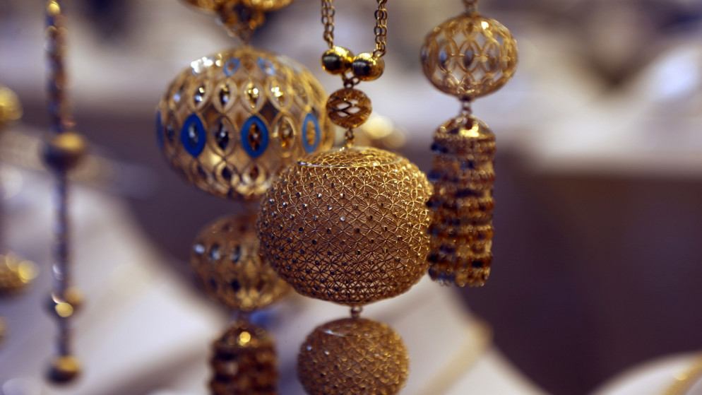 رغم التوتر الإقليمي ..  تراجع ملحوظ بأسعار الذهب محليًا