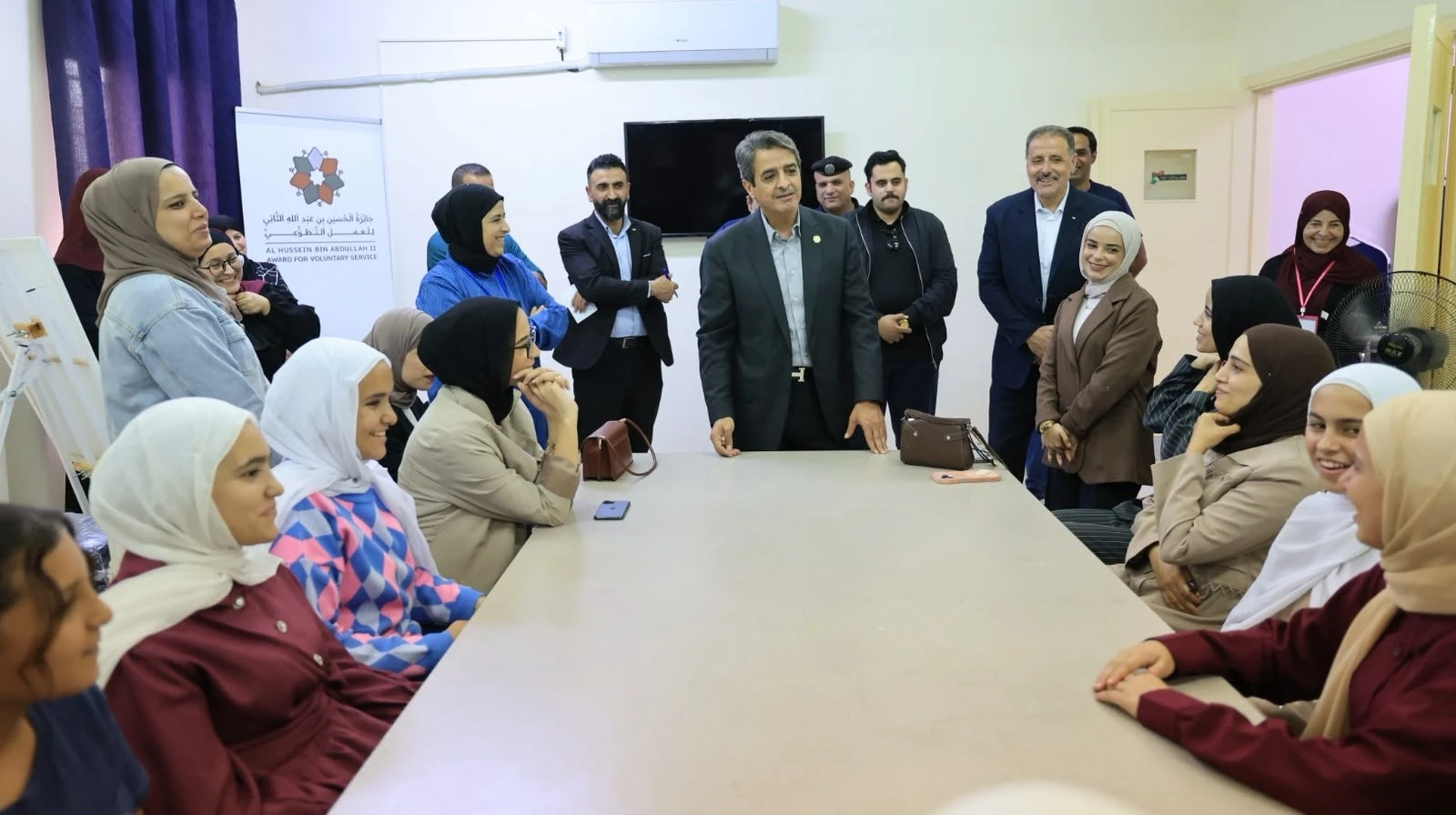 وزير الشباب يتفقد مراكز في مادبا