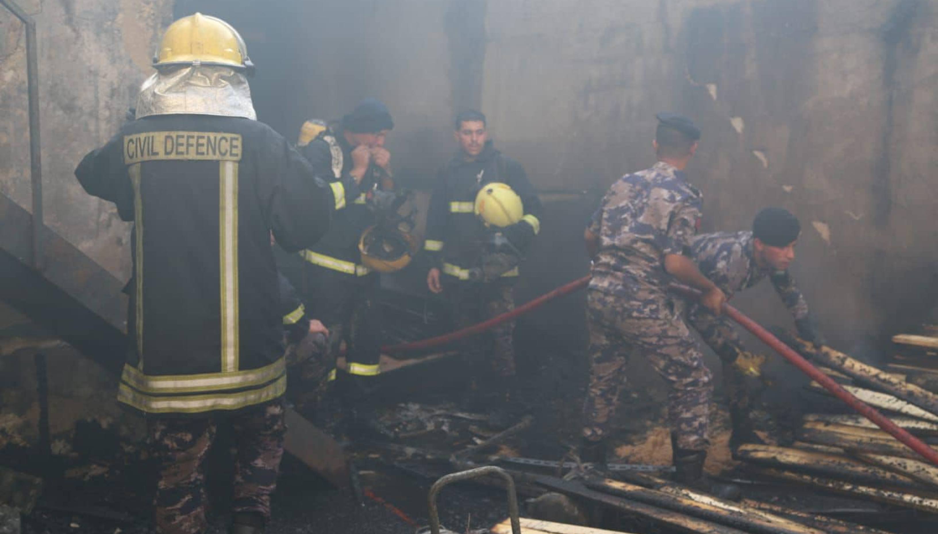 الدفاع المدني يخمد حريق صهريج محمل بمادة البنزين في عمان