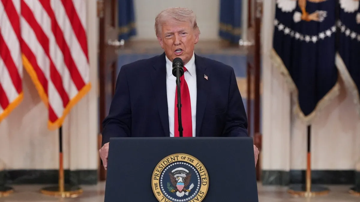 ترامب يتوعد إيران بضربات قاسية ويلوح باستهداف منشآت الطاقة