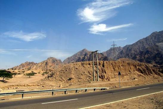 إعادة فتح جميع الطرق في الأغوار الشمالية بعد السيول وعودة الكهرباء