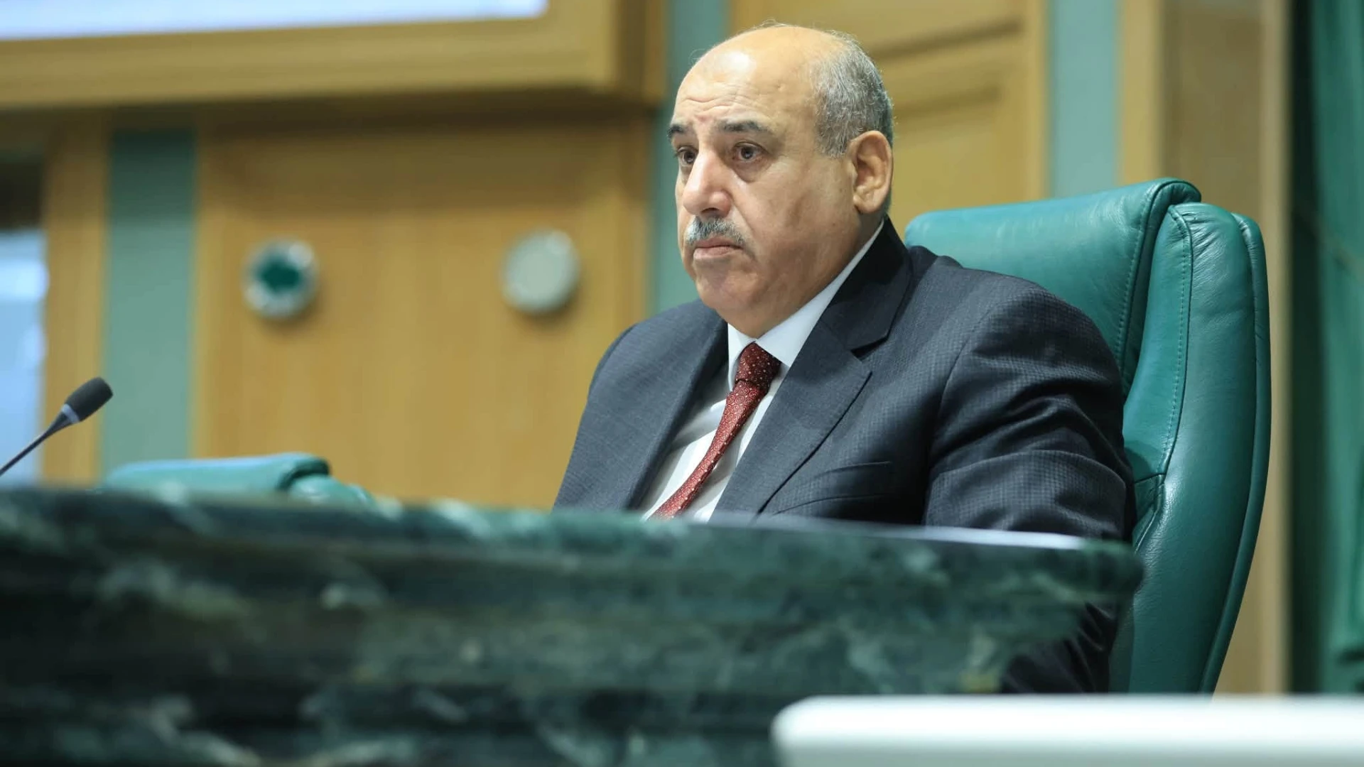 القاضي يؤكد أهمية الاستماع لمطالب المواطنين وآرائهم