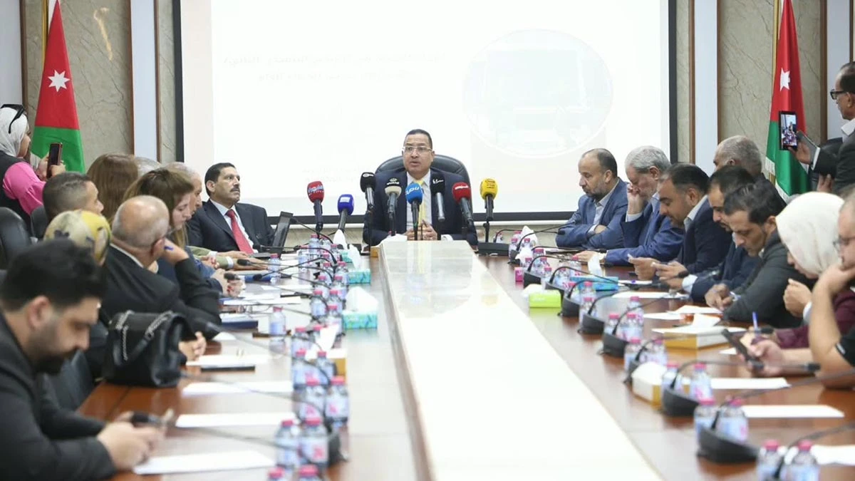 دعوات نيابية لتوسيع برامج الأكاديمية الحكومية لتشمل كوادر القطاع الخاص