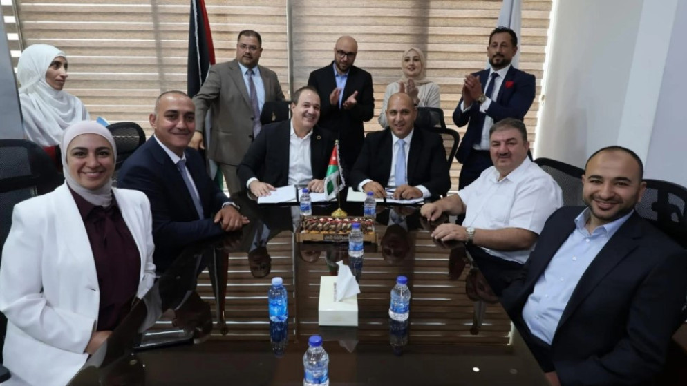 اتفاقية لإطلاق خدمة نقل الركاب بين الزرقاء والمدينة الصناعية بسحاب