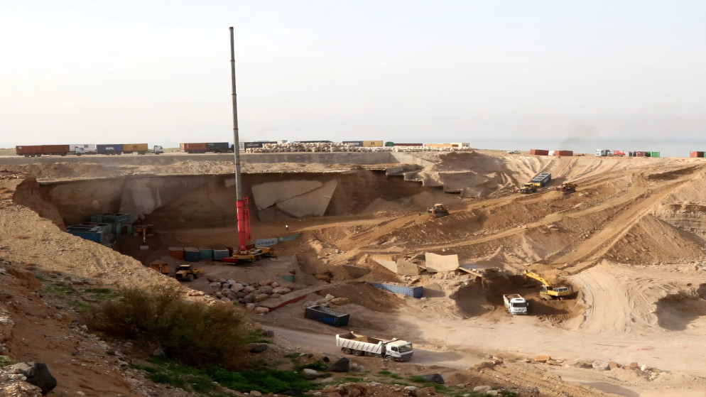 أبو السمن يتفقد مواقع عمل حيوية بالبحر الميت والكرك