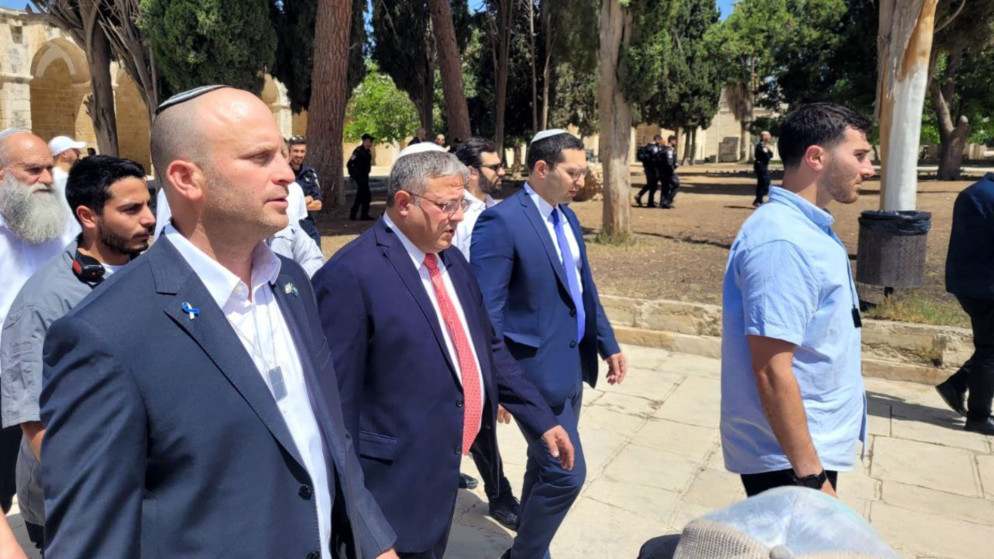 المتطرف بن غفير ومستوطنون يقتحمون المسجد الأقصى