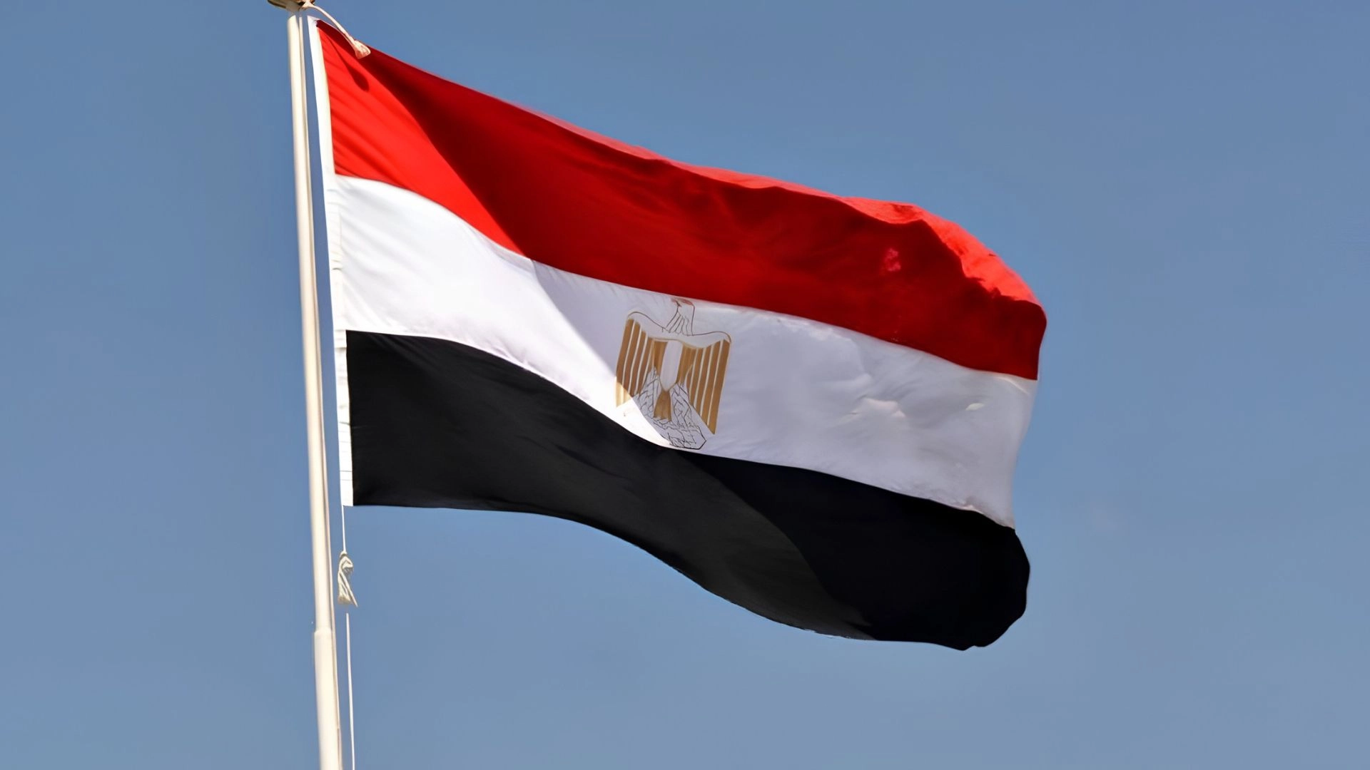 بيان مصري شديد اللهجة بشأن استهداف مطار الرياض