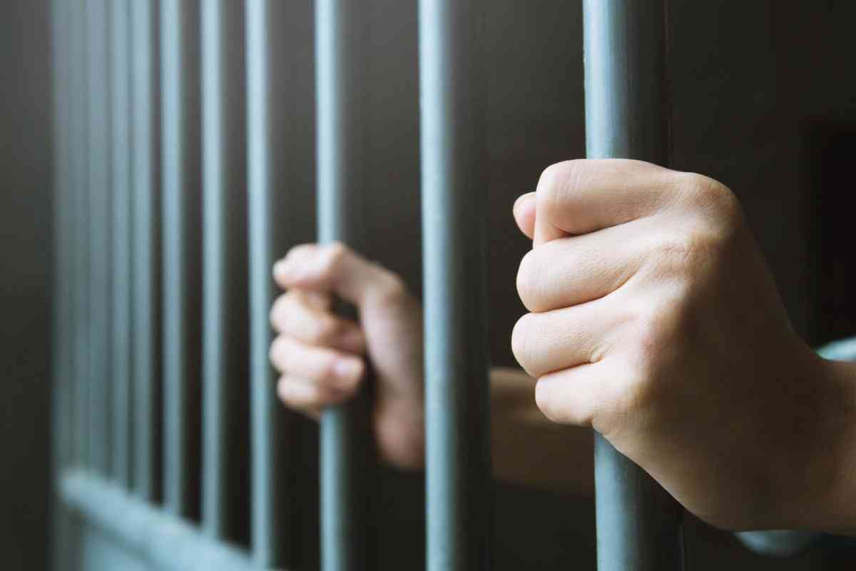 وضع متهم واقع أنثى بالأشغال ١٠ سنوات 