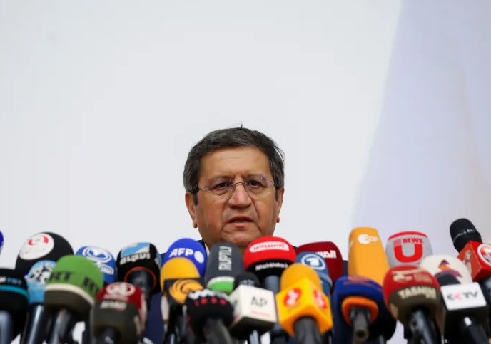 هل انهار اقتصاد إيران ..  ماذا تقول طهران وواشنطن