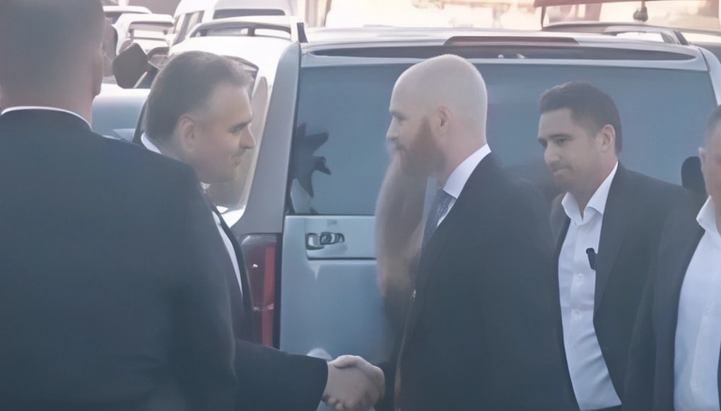 السفير الأمريكي يواسي عشيرة الشبول بوفاة والد العميد حيدر الشبول