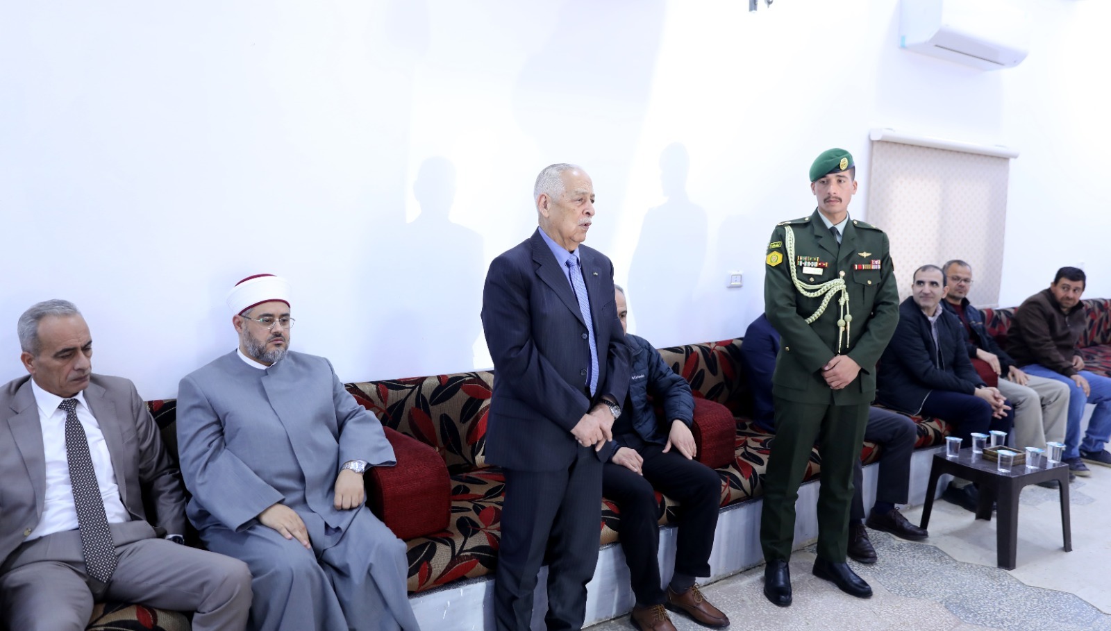 العيسوي ينقل تعازي الملك وولي العهد إلى عشيرة العبيدات