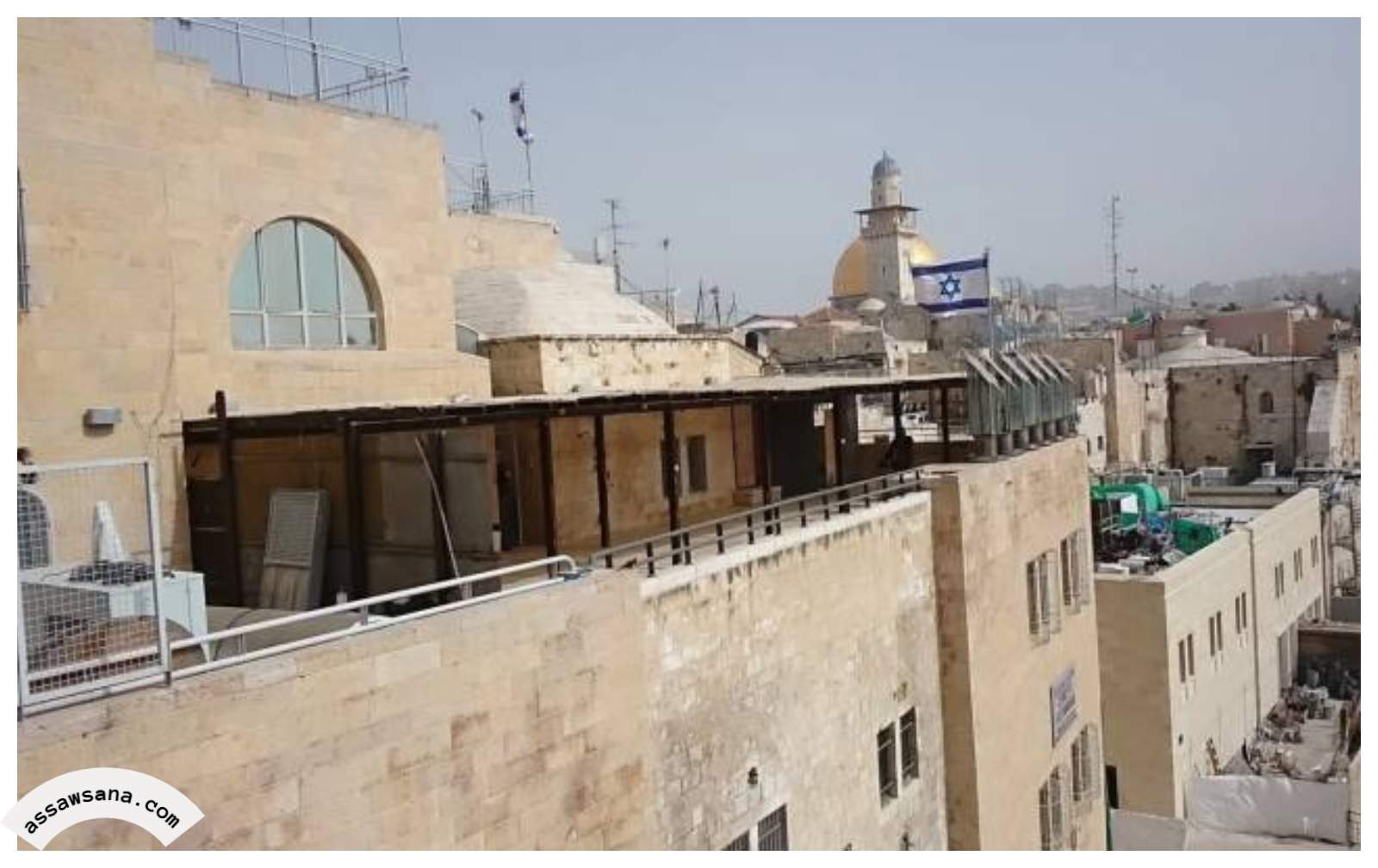 حريق يطال كنيسًا في القدس وتنديد واسع