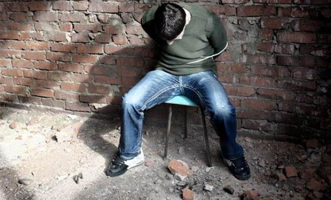 فتاة تستدرج رجلا إلى شقته ..  وعصابة تنفذ مخططا للسرقة والابتزاز في الأردن