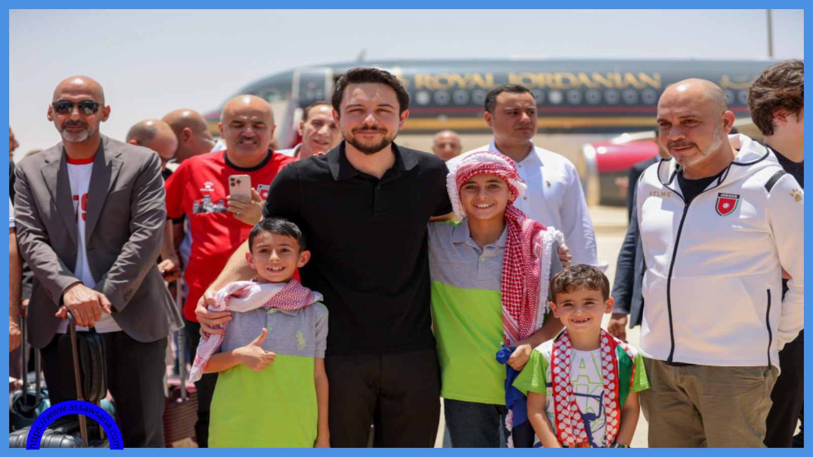 ولي العهد لحظة عودة البعثة الأردنية من مسقط