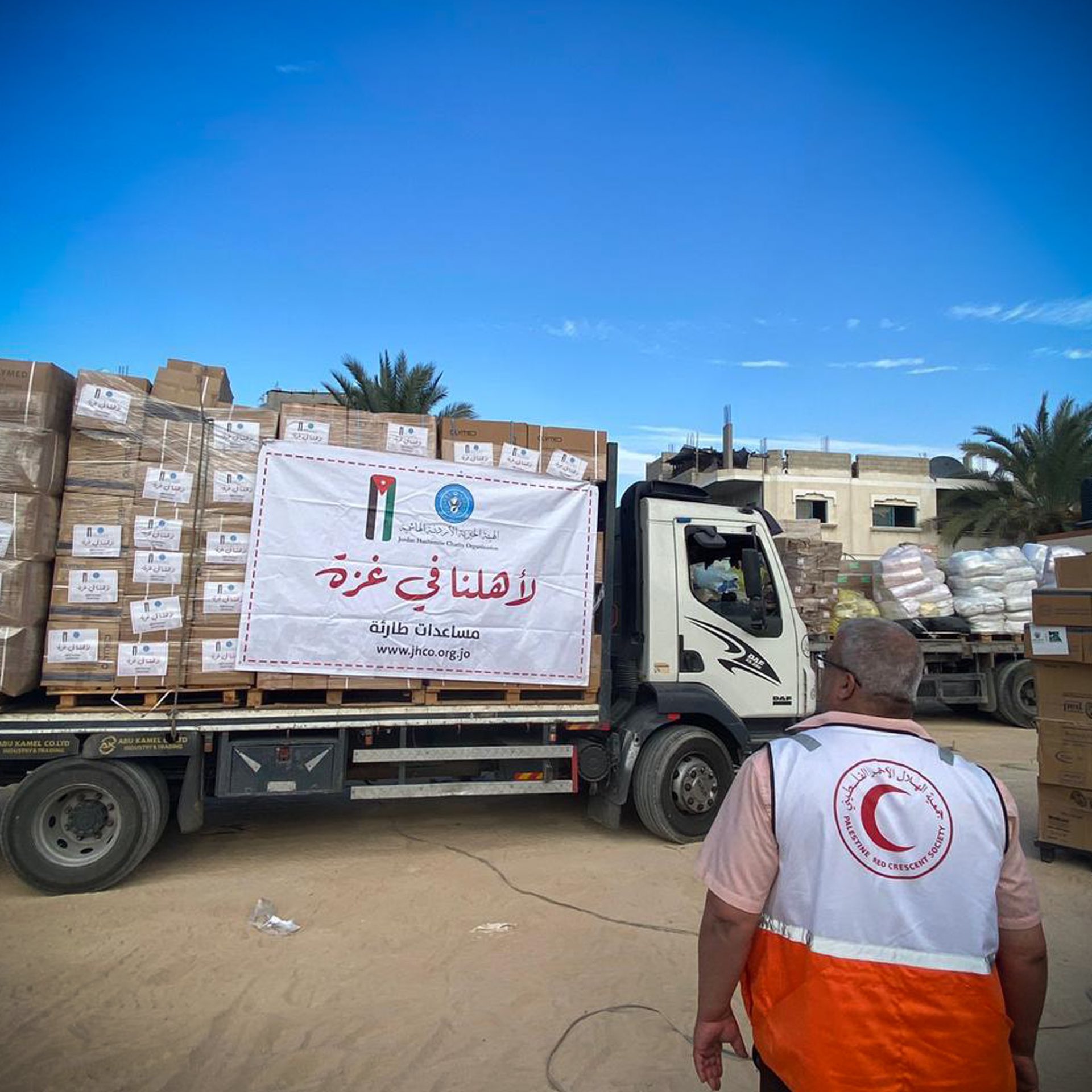 دخول قافلة مساعدات برية أردنية لغزة عبر معبر كرم أبو سالم