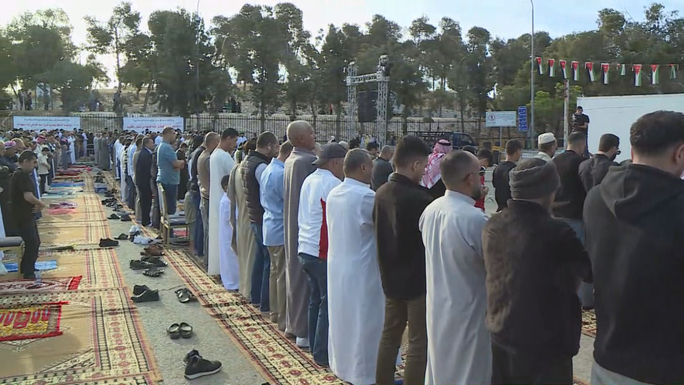 الأردنيون يؤدون صلاة العيد في جميع المحافظات ..  صور
