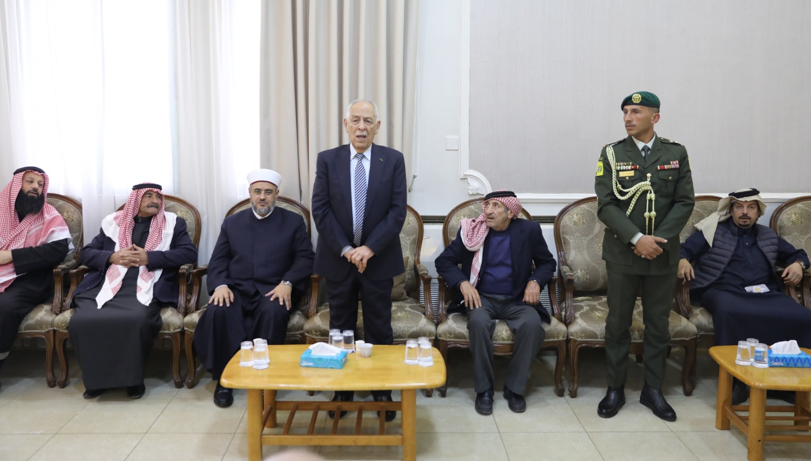 مندوبا عن الملك وولي العهد… العيسوي يعزي عشيرة العمرو