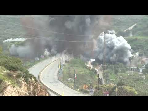 جيش الاحتلال الإسرائيلي قصف جسر القاسمية المتصل بالليطاني في لبنان