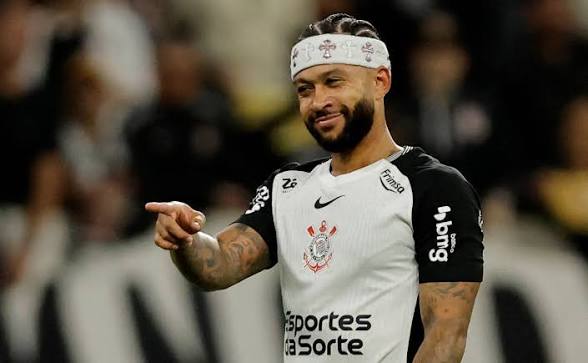 كورينثيانز البرازيلي يعلن رحيل ممفيس ديباي عن صفوفه