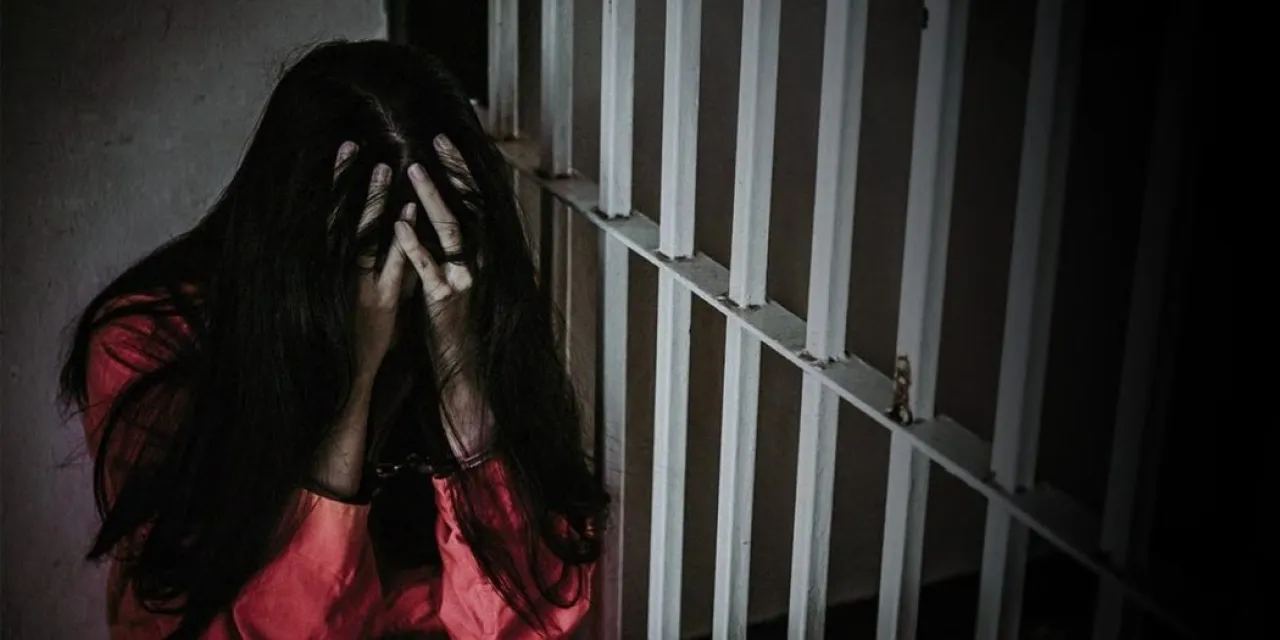 ضبط 1010 فتيات متورطات بقضايا مخدرات العام الماضي