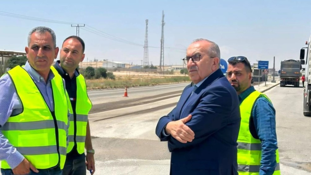 توجيه بتسريع وتيرة الإنجاز بمشروع صيانة طريق خو