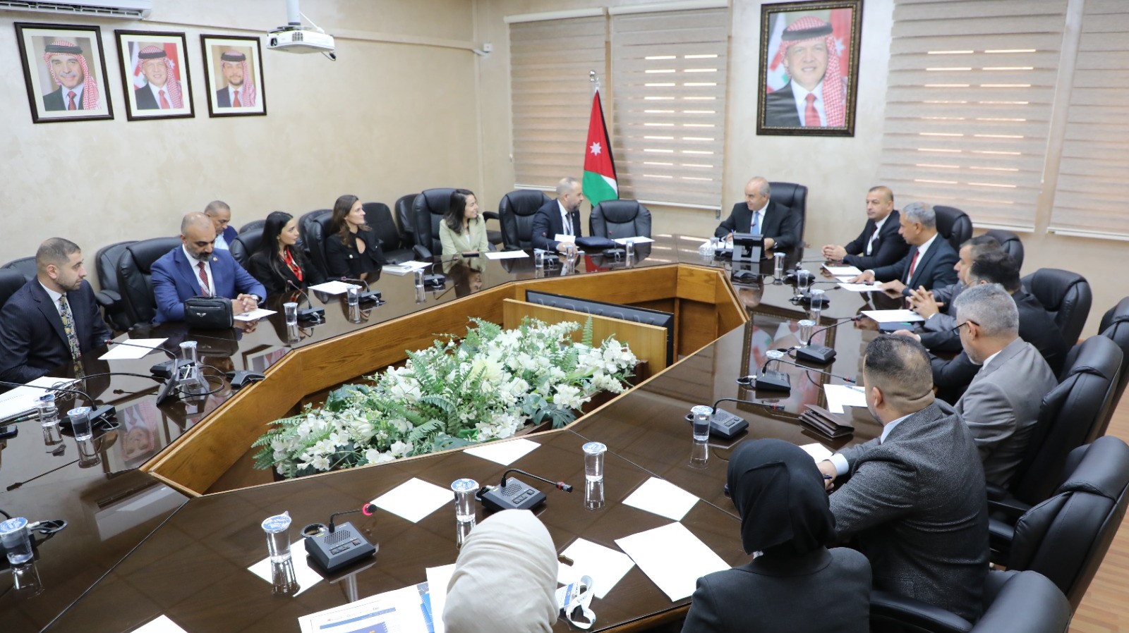 وزير التربية يبحث مع وفد عراقي تعزيز التعاون