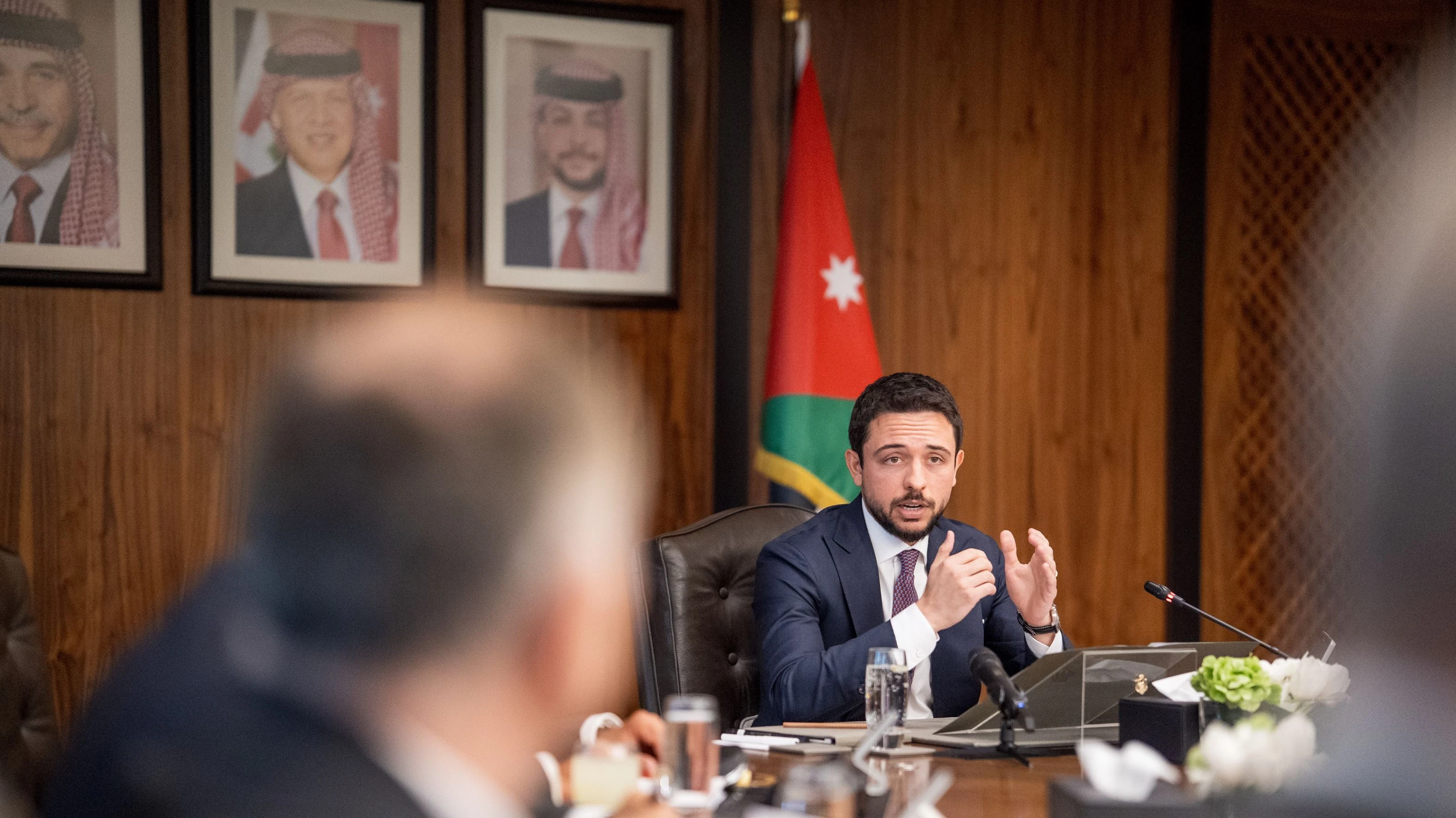 نائب الملك ولي العهد يترأس جانبا من جلسة مجلس الوزراء