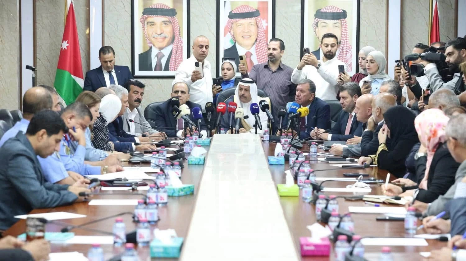 النقل النيابية تبحث تحديات العاملين في القطاع 