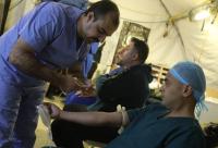 طواقم الميداني الأردني يتبرعون بالدم لمرضى غزة