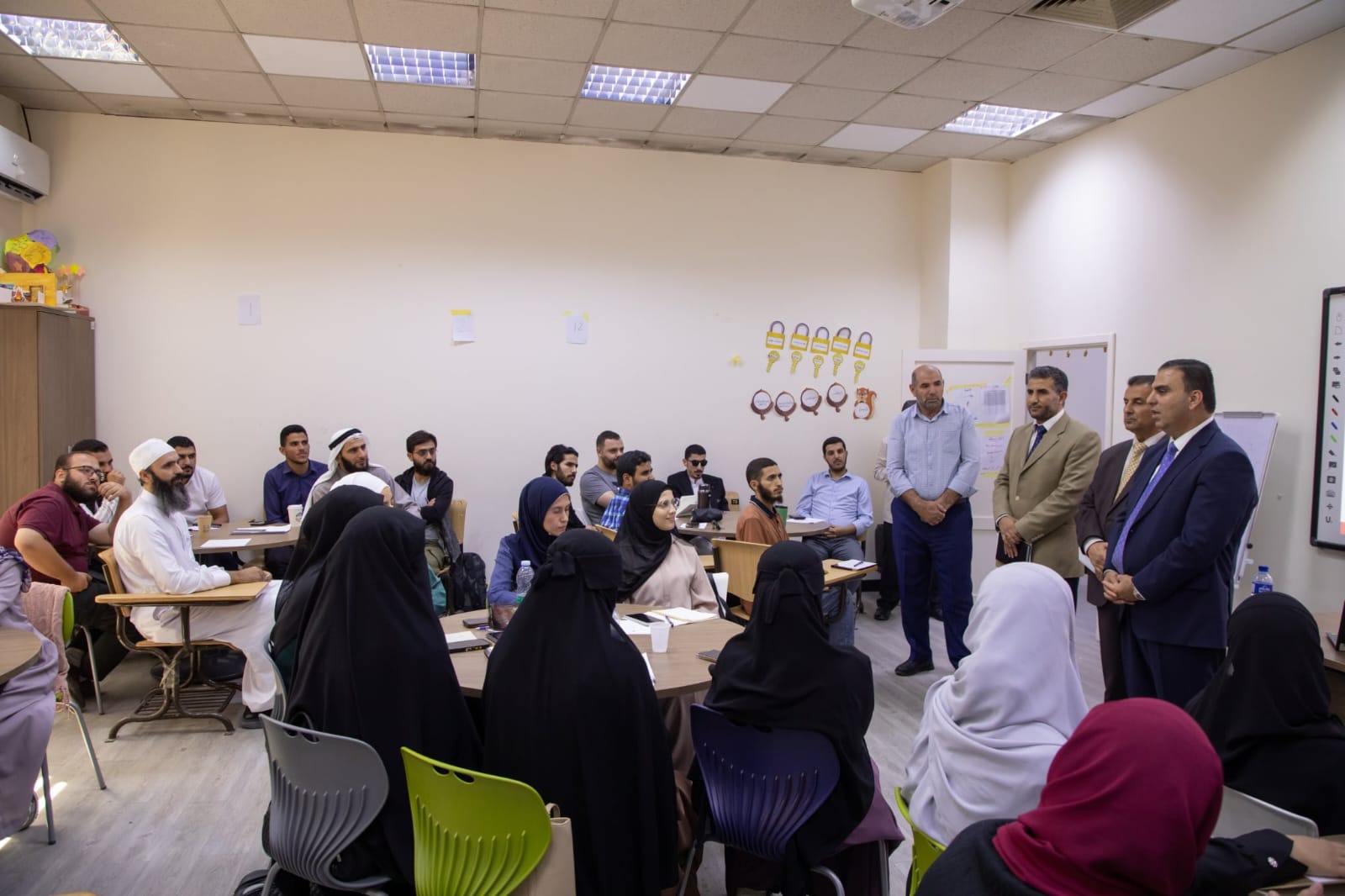 الهاشمية تتفقد الفوج الخامس من برنامج إعداد المعلمين