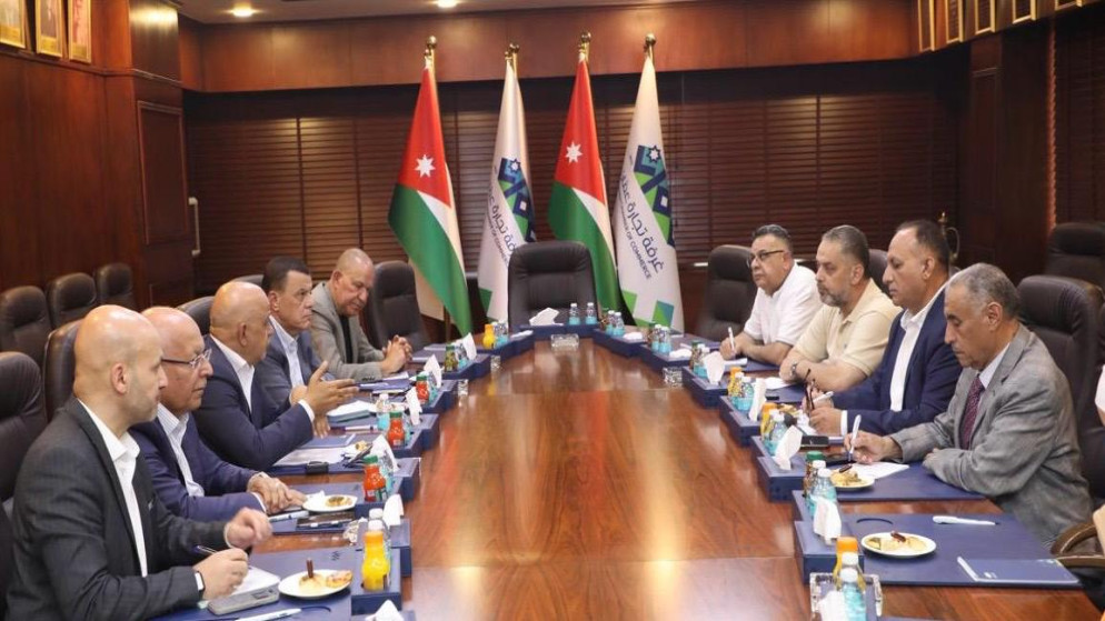 تجارة عمّان ونقابة أصحاب مكاتب تأجير السيارات تبحثان تحديات القطاع