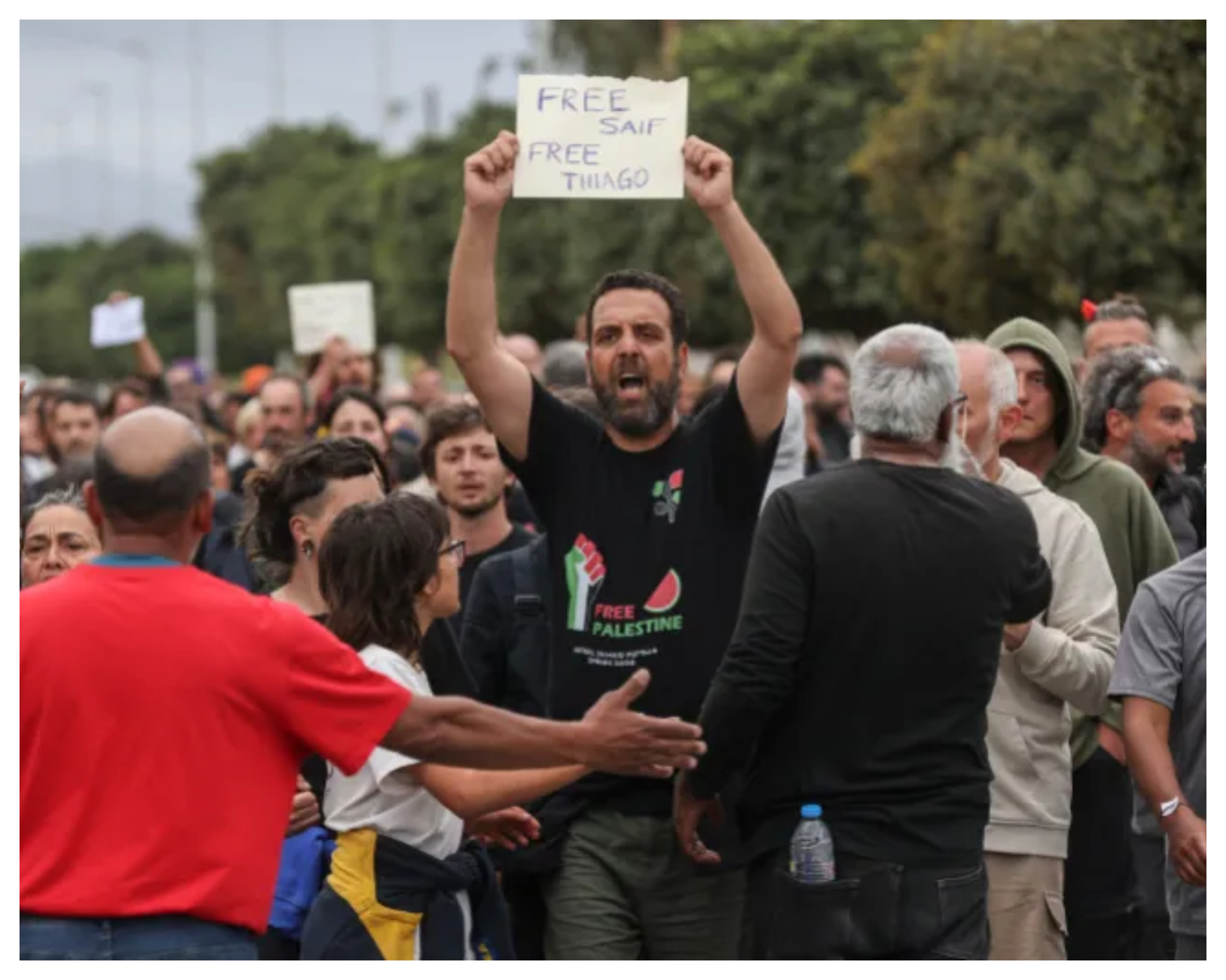 ناشطون إسبان بـأسطول الصمود العالمي يعودون إلى بلادهم