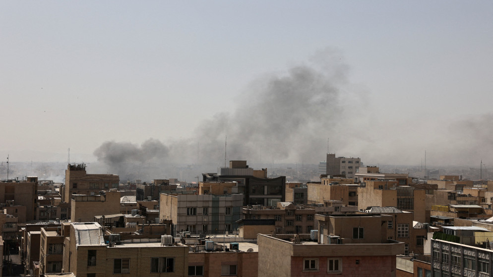 استهداف التلفزيون الرسمي الإيراني بضربات