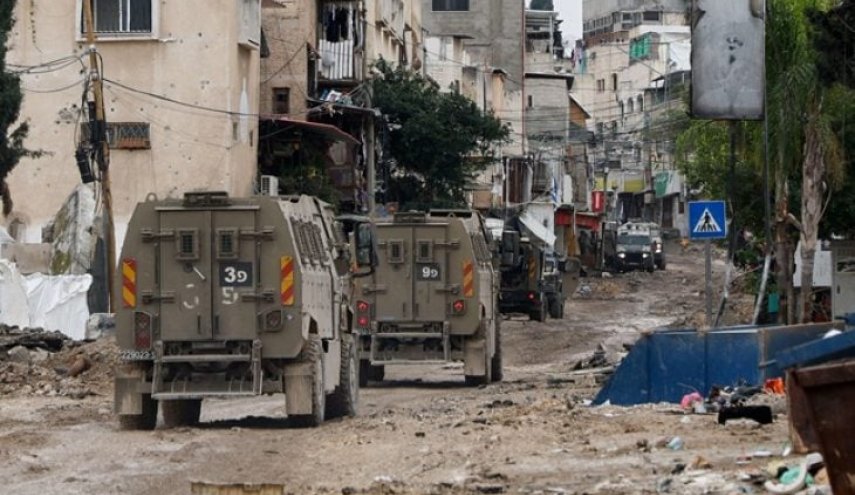 جيش الاحتلال ينكل بطفلين فلسطينيين ويعتقلهما