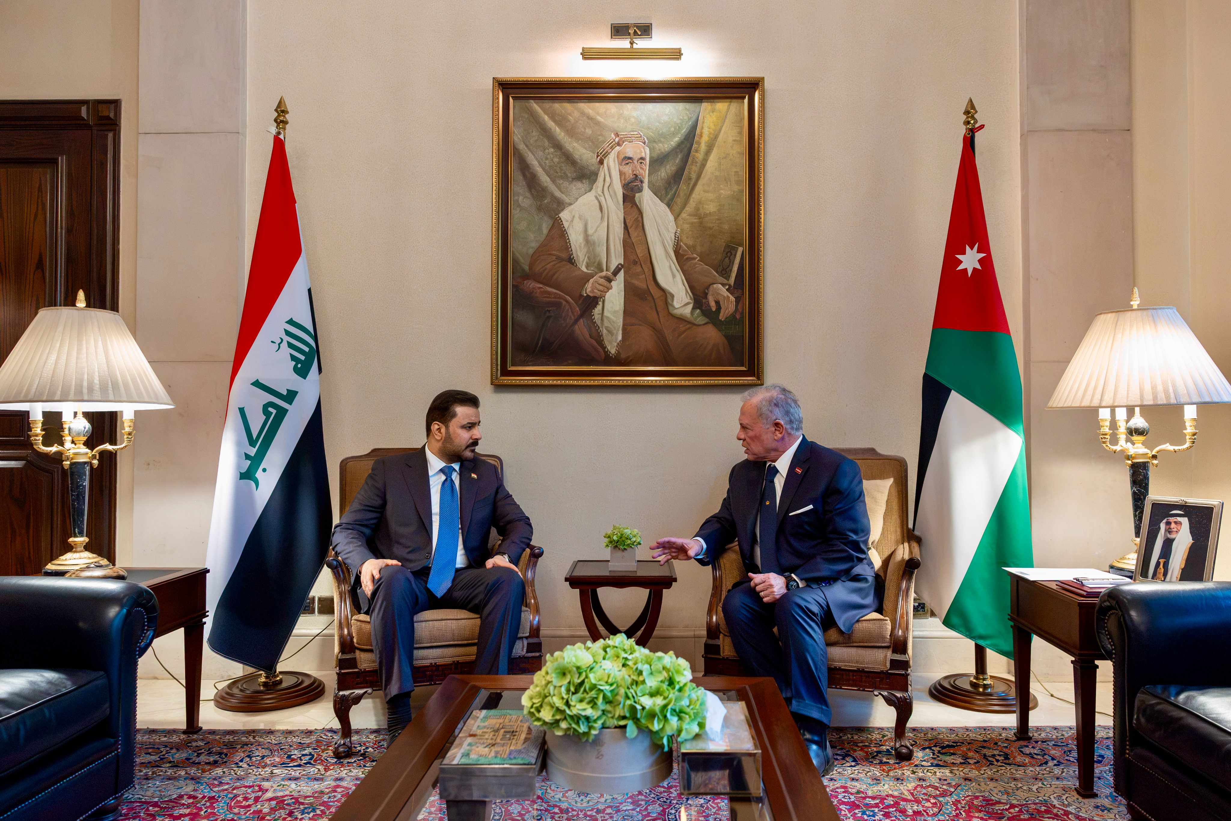 الملك يبحث مع رئيس الوزراء العراقي الطاقة والأمن والنقل