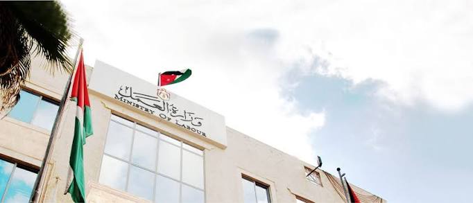 العمل تحذر: شهر واحد متبقٍ لإنهاء مهلة قوننة أوضاع العمالة المخالفة