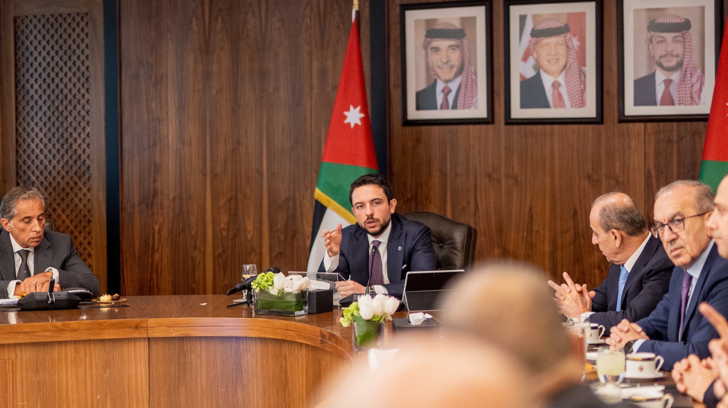 ولي العهد يشدد على استثمار الفرص الاقتصادية عالميا