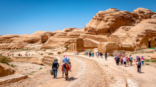 32 % معدل نسب إشغال الفنادق بجميع فئاتها
