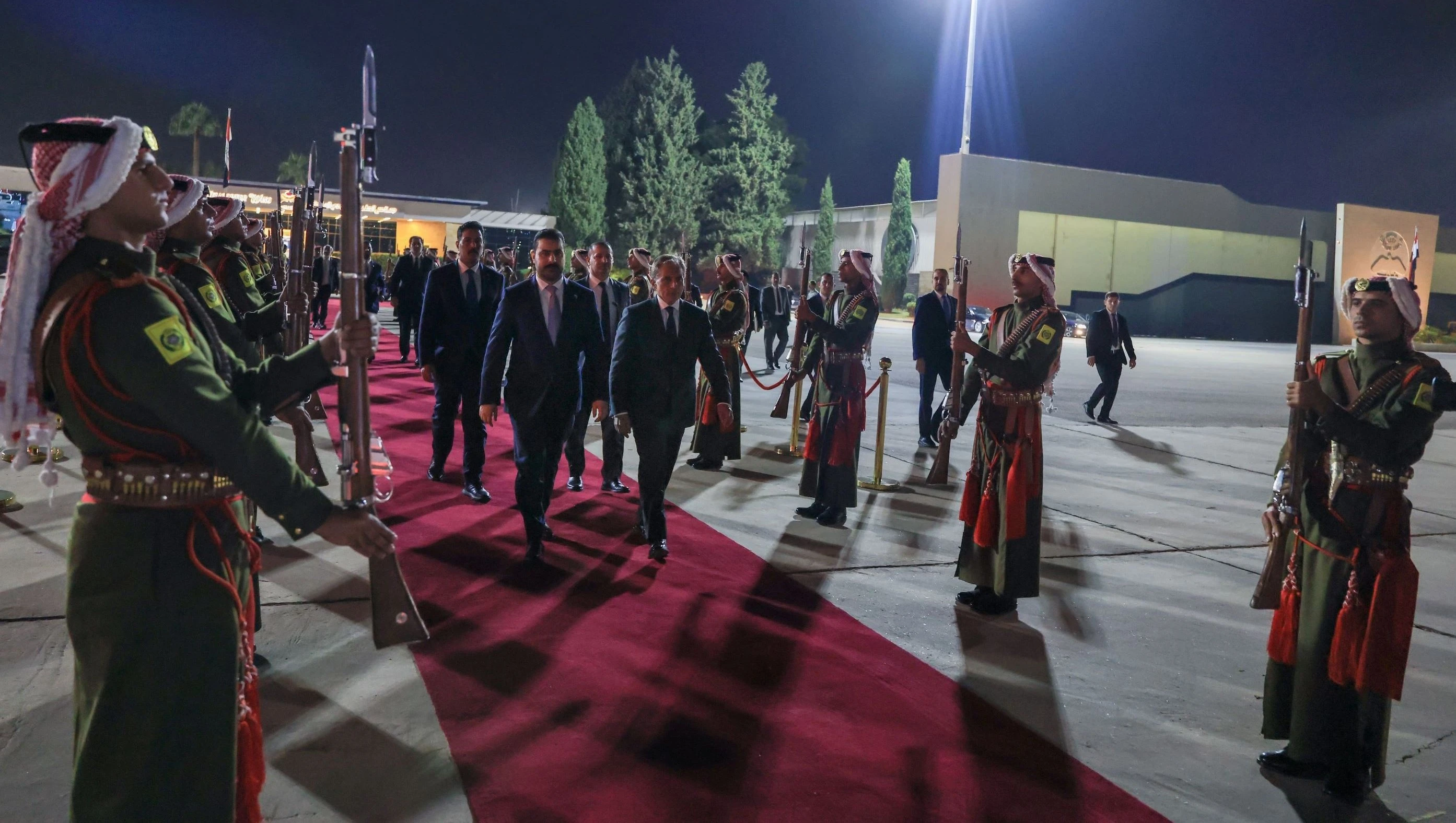 حسّان في وداع نظيره العراقي