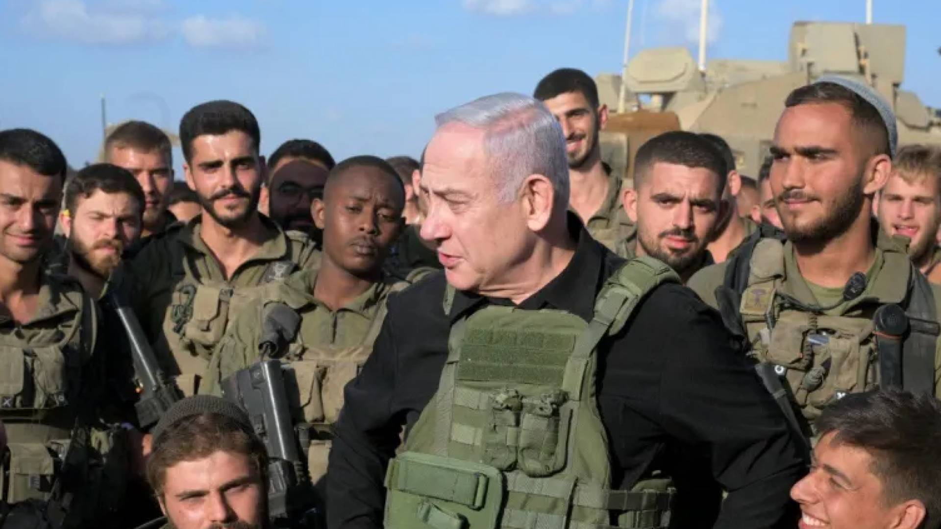 نتنياهو يتفقد قواته بزي عسكري داخل لبنان ويزعم إحباط غزو بري
