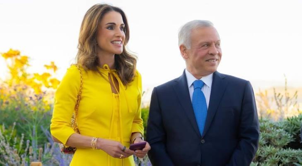 الملكة للملك: كيف لا أستند إلى قلبك ووطن بأكمله يستند إليك